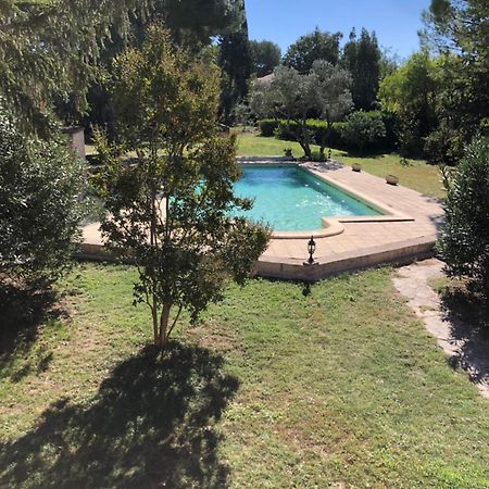 Gite En Provence Dans Grand Jardin Avec Piscine Partagee Cornillon-Confoux Ngoại thất bức ảnh