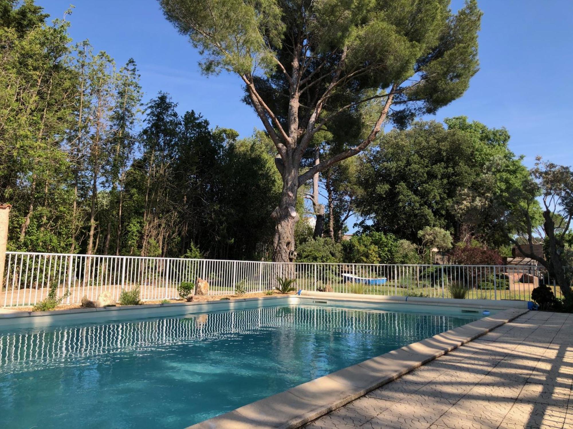 Gite En Provence Dans Grand Jardin Avec Piscine Partagee Cornillon-Confoux Ngoại thất bức ảnh
